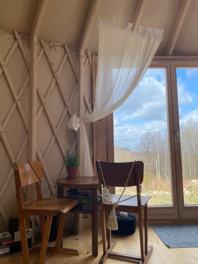 Black Yurt Chromiec
